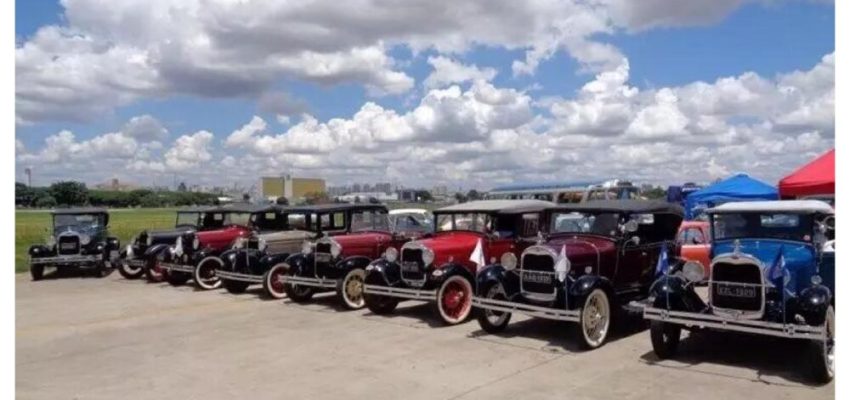 6º-Encontro-e-Exposicao-de.-Carros-Antigos-no-Campo-de-Marte---Diviulgacao-imagens-1