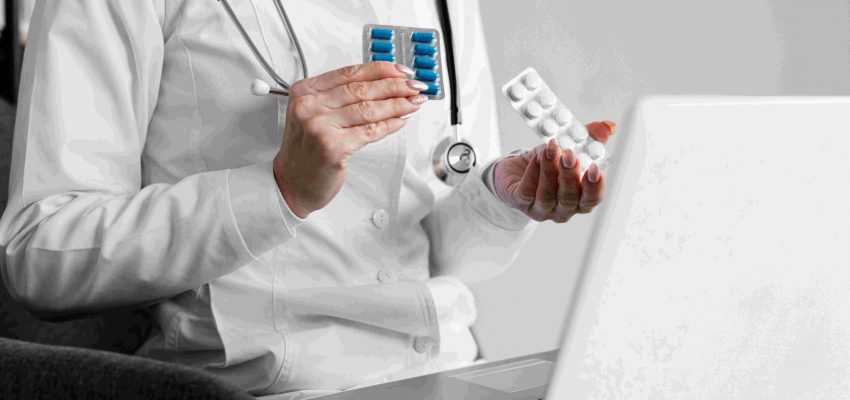 close-up-doctor-holding-pills